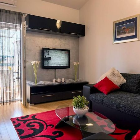 Apartment Ina Pula Exterior photo