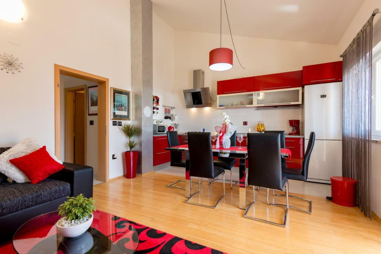 Apartment Ina Pula Exterior photo