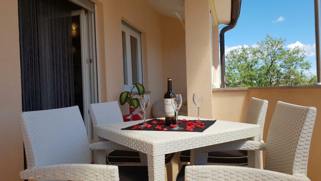 Apartment Ina Pula Exterior photo
